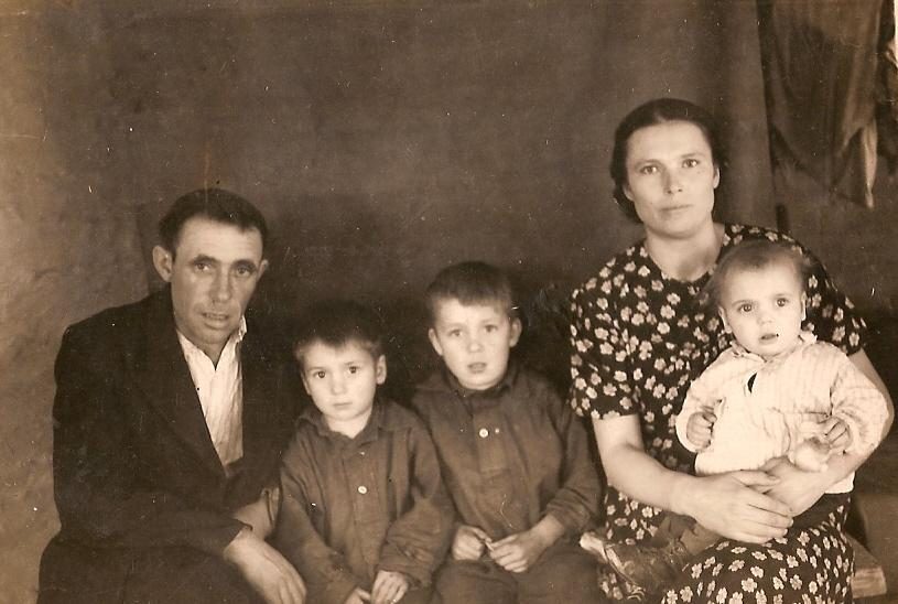 Рождён в Кайчаке 1949 году